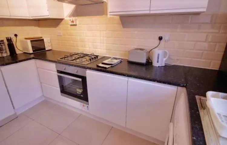 Grundy 32 Apartment London Homestay